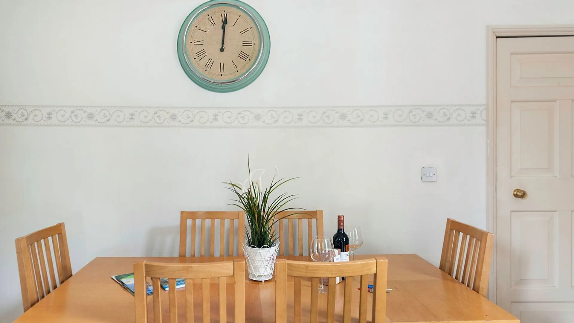 Metrostays - O'Connell Street 84-1 Dublin 0*,  Irsko